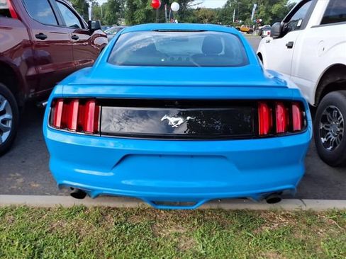 Used 2017 Ford Mustang Coupe RWD image 7