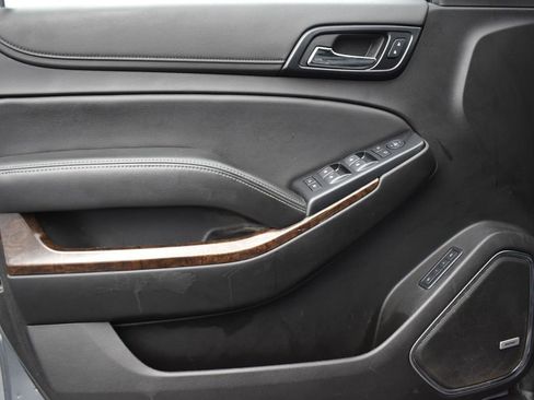 Used 2020 Chevrolet Suburban LT image 9