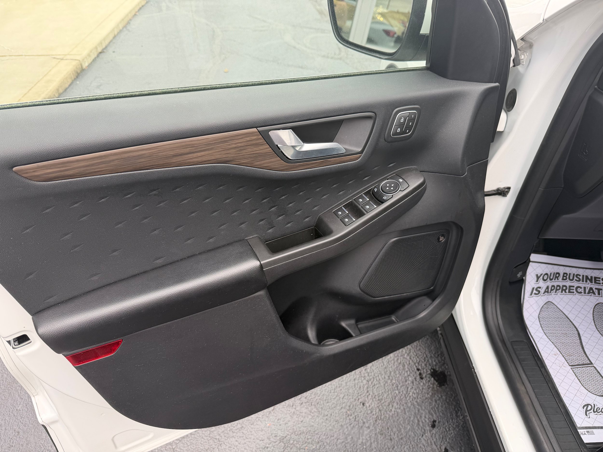 Used 2020 Ford Escape Titanium AWD/4WD image 12