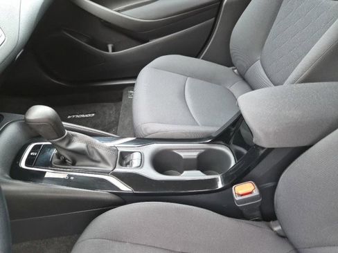Used 2022 Toyota Corolla LE image 19