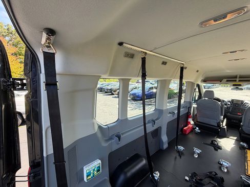 Used 2017 Ford Transit 350 XL image 40