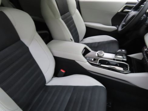 New 2025 Mitsubishi Outlander SE image 22