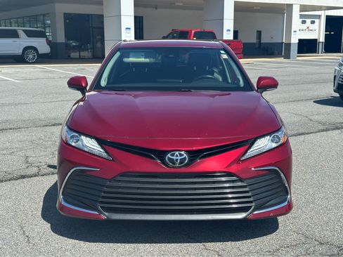 Used 2021 Toyota Camry XLE w/ Navigation Package FWD image 5