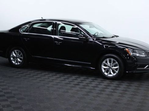 Used 2016 Volkswagen Passat 1.8T S image 3