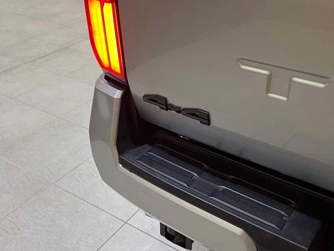 Used 2024 Toyota Tacoma TRD Off-Road image 6