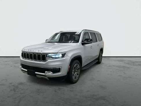 Used 2024 Jeep Wagoneer L Series II w/ Flexible Seating Group AWD/4WD image 7