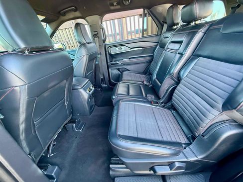 Used 2025 Ford Explorer ST-Line w/ ST-Line Street Pack AWD/4WD image 36