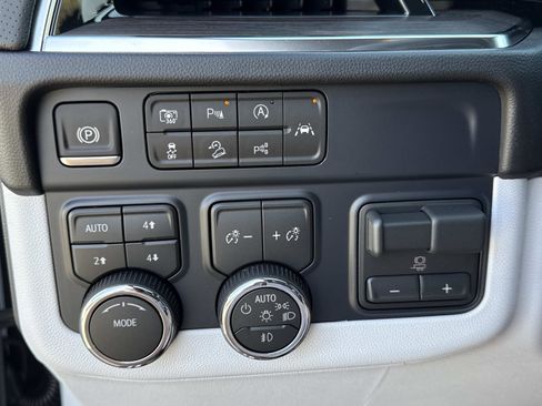 New 2026 Chevrolet Suburban Premier image 33