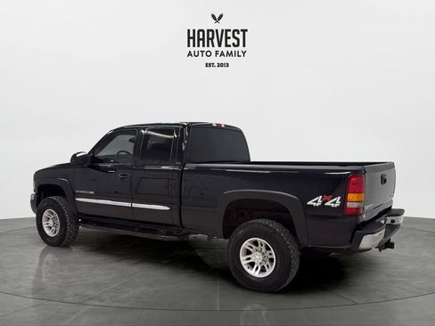 Used 2004 GMC Sierra 2500 SLE w/ Skid Plate Package AWD/4WD image 3