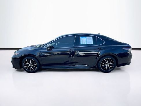 Used 2023 Toyota Camry SE FWD image 5