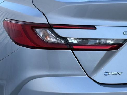 Used 2025 Toyota Camry LE image 7