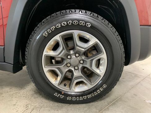 Used 2019 Jeep Cherokee Trailhawk w/ Cold Weather Group AWD/4WD image 29