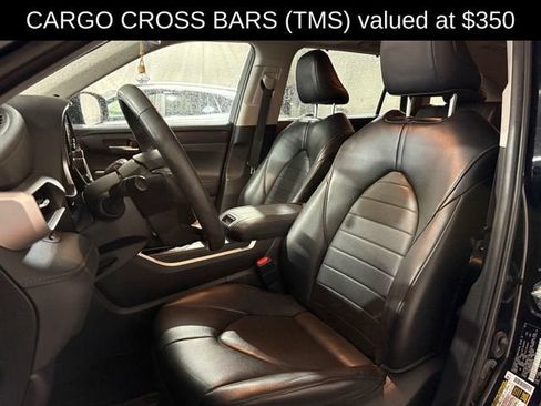Used 2022 Toyota Highlander XLE AWD/4WD image 6