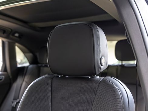 Certified 2025 Porsche Macan AWD/4WD image 27