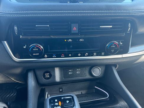 Used 2024 Nissan Rogue SL w/ SL Premium Package image 28