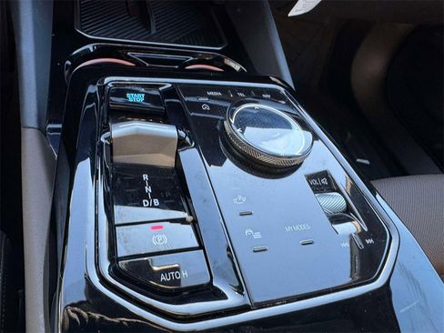 Certified 2024 BMW i5 eDrive40i w/ Convenience Package image 14