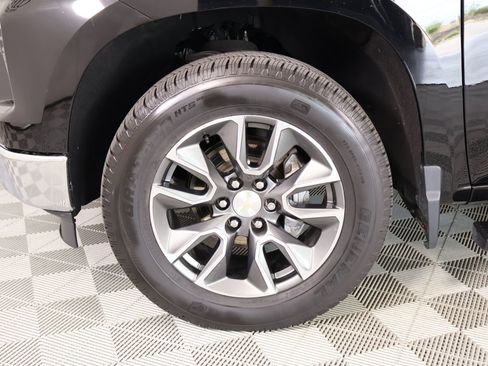 Used 2024 Chevrolet Silverado 1500 LT AWD/4WD image 17