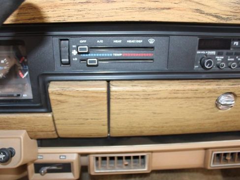 Used 1987 Jeep Grand Wagoneer image 27