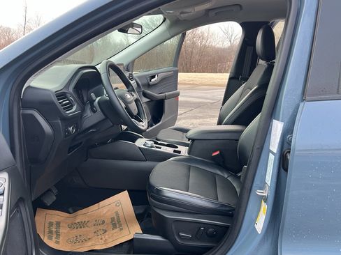 Used 2023 Ford Escape SE w/ Class II Trailer Tow Package image 13