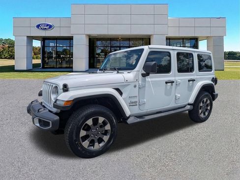 Used 2018 Jeep Wrangler Unlimited Sahara w/ LED Lighting Group AWD/4WD image 4