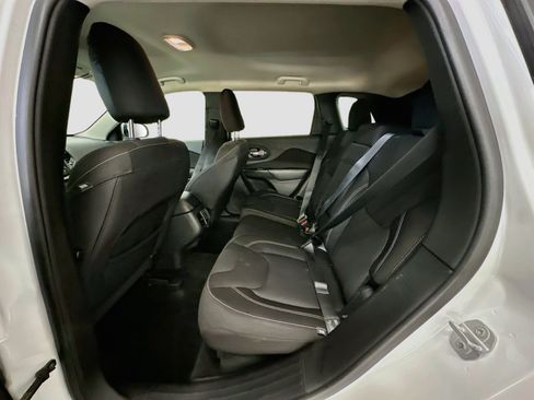 Used 2015 Jeep Cherokee Latitude w/ Comfort/Convenience Group AWD/4WD image 28