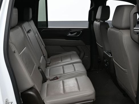 Used 2023 Chevrolet Suburban LT image 35