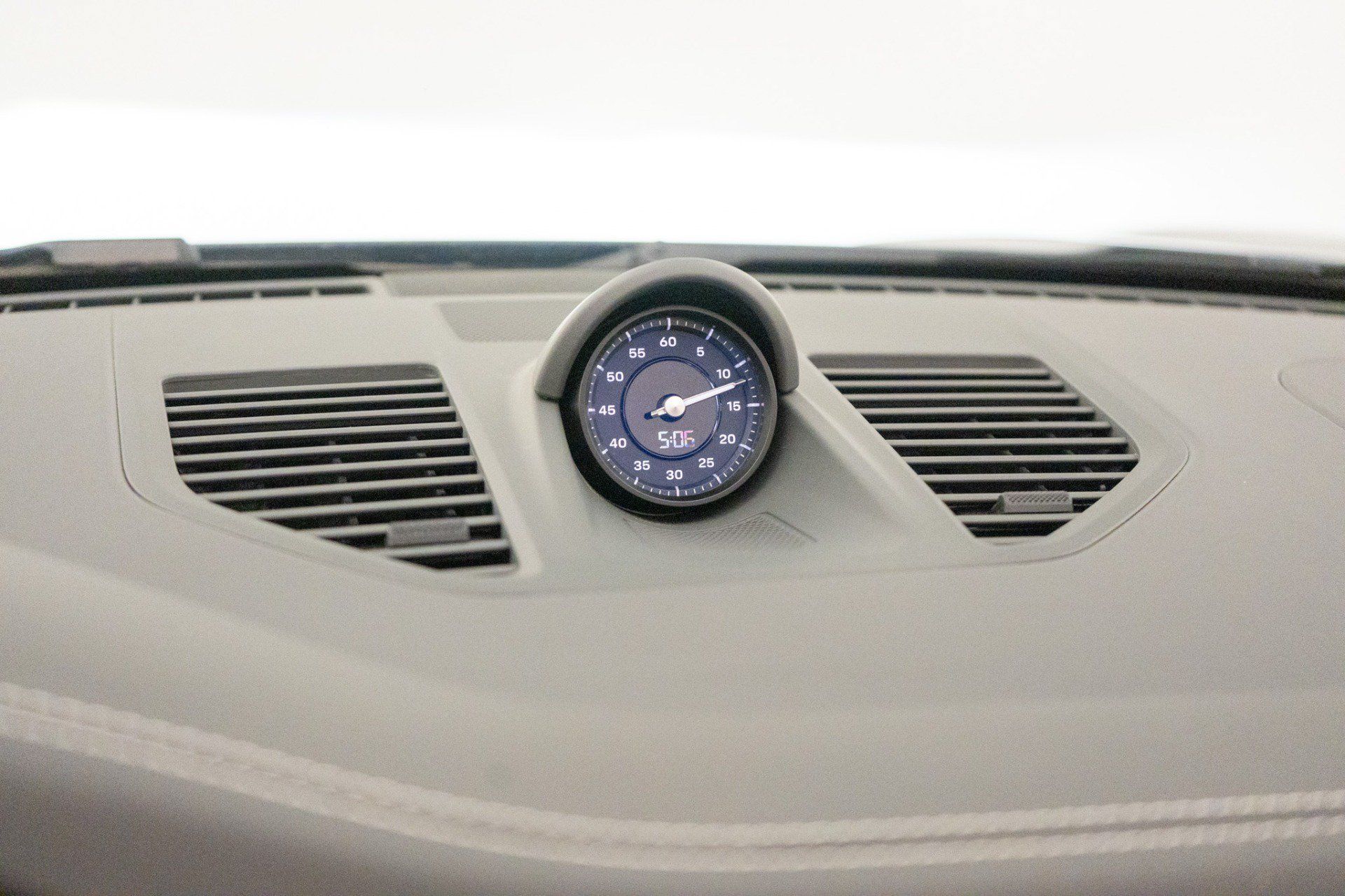 Used 2025 Porsche 911 Carrera RWD image 29