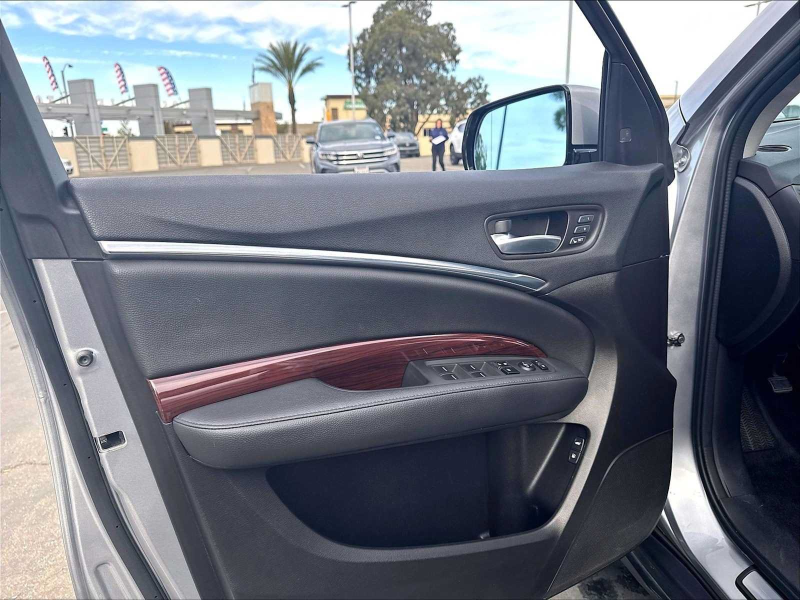 Used 2016 Acura MDX w/ Technology Package AWD/4WD image 26