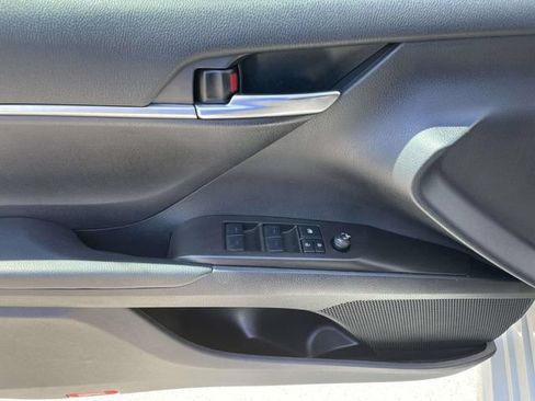 Used 2023 Toyota Camry SE FWD image 17