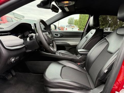 Used 2024 Jeep Compass Latitude AWD/4WD image 8