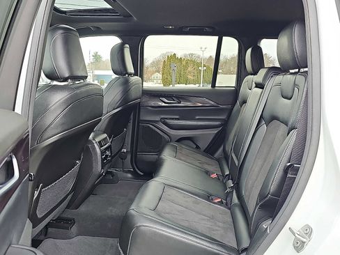 Used 2023 Jeep Grand Cherokee Altitude image 10