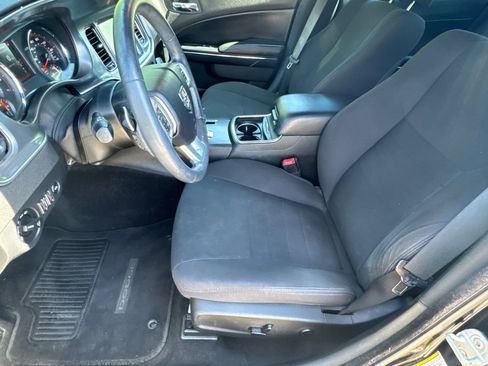 Used 2014 Dodge Charger SXT w/ Blacktop Package RWD image 9