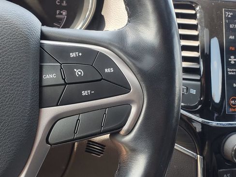 Used 2021 Jeep Grand Cherokee Limited AWD/4WD image 15