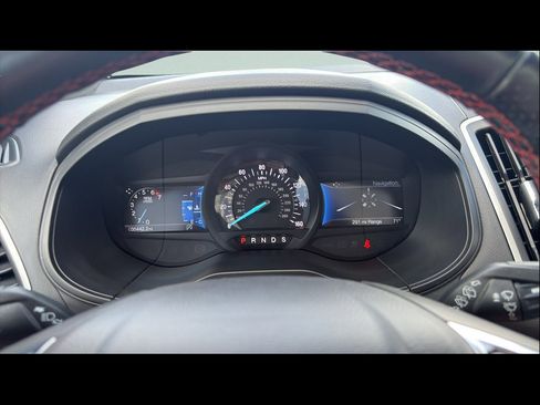 Used 2022 Ford Edge ST-Line image 19