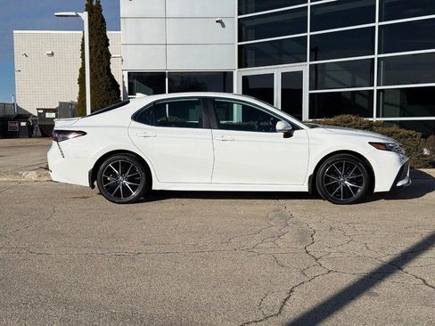 Used 2024 Toyota Camry SE image 2
