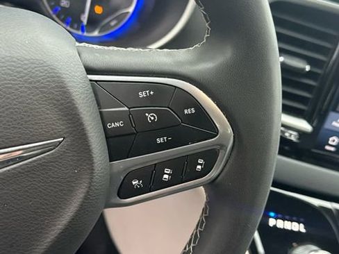 Used 2023 Chrysler Pacifica Touring-L image 20