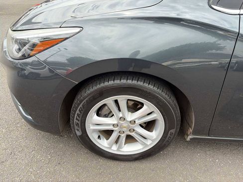 Used 2018 Chevrolet Cruze LT FWD image 18