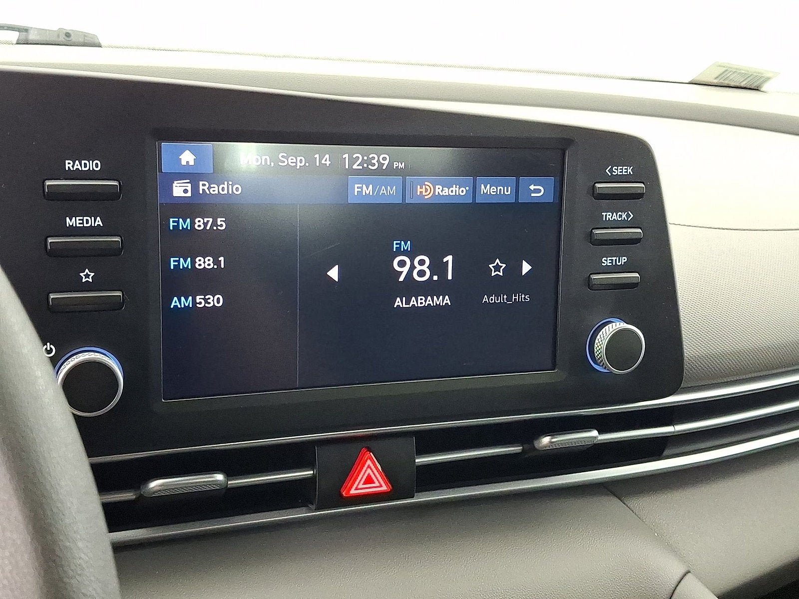 Used 2025 Hyundai Elantra SE w/ Cargo Package FWD image 6