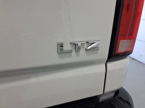 Used 2025 Chevrolet Silverado 2500 LTZ w/ LTZ Convenience Package AWD/4WD image 11