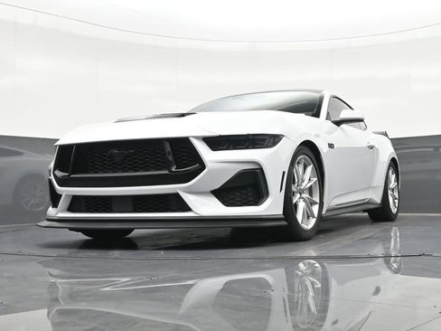Used 2025 Ford Mustang GT RWD image 32