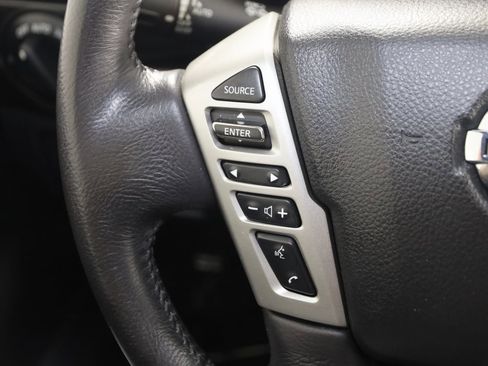 Used 2019 Nissan Titan SV w/ SV Convenience Package image 32
