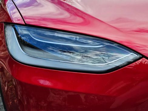 Used 2022 Tesla Model X image 23