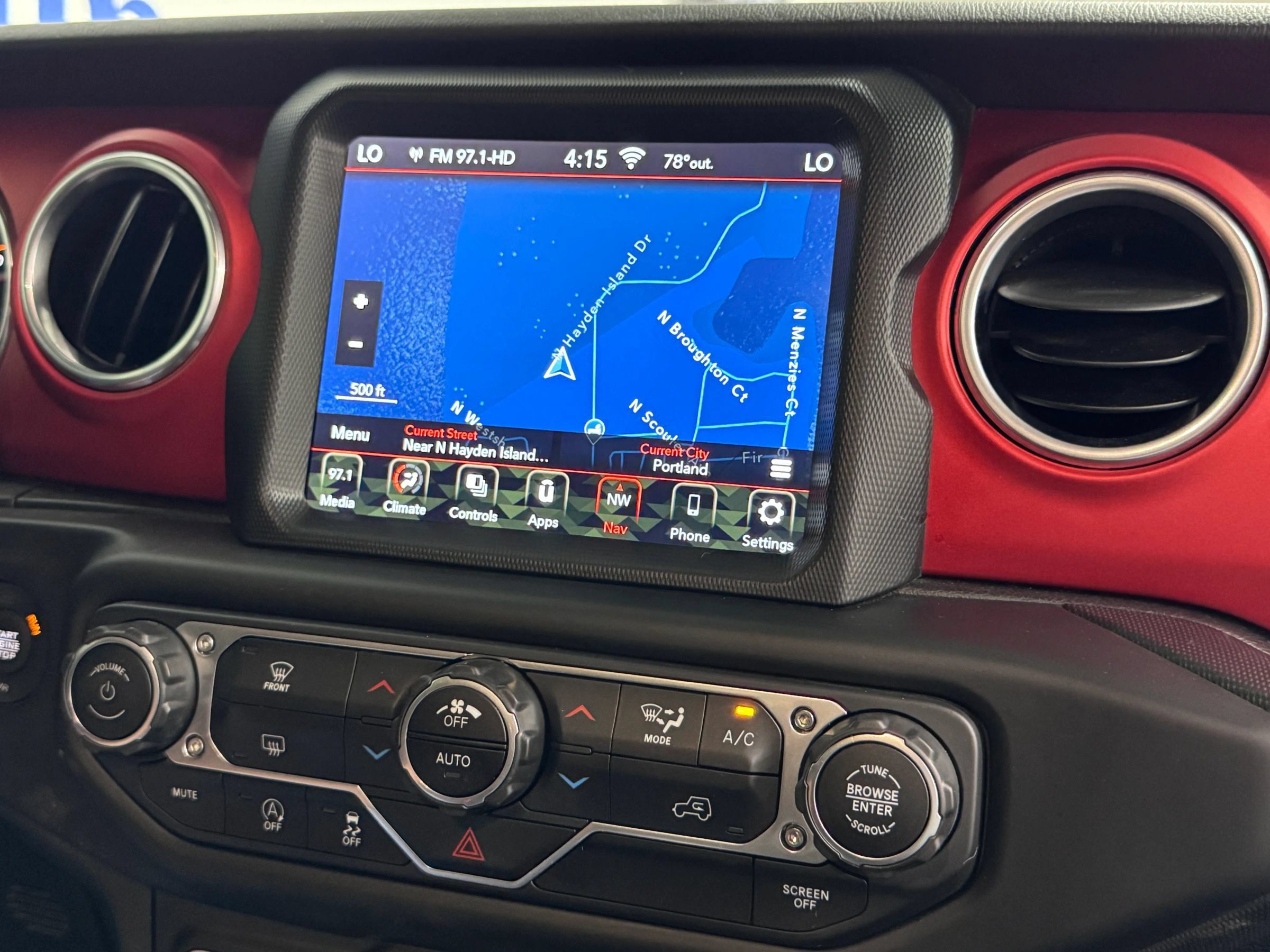 Used 2020 Jeep Gladiator Rubicon w/ Uconnect 4C Nav & Sound Group AWD/4WD image 15