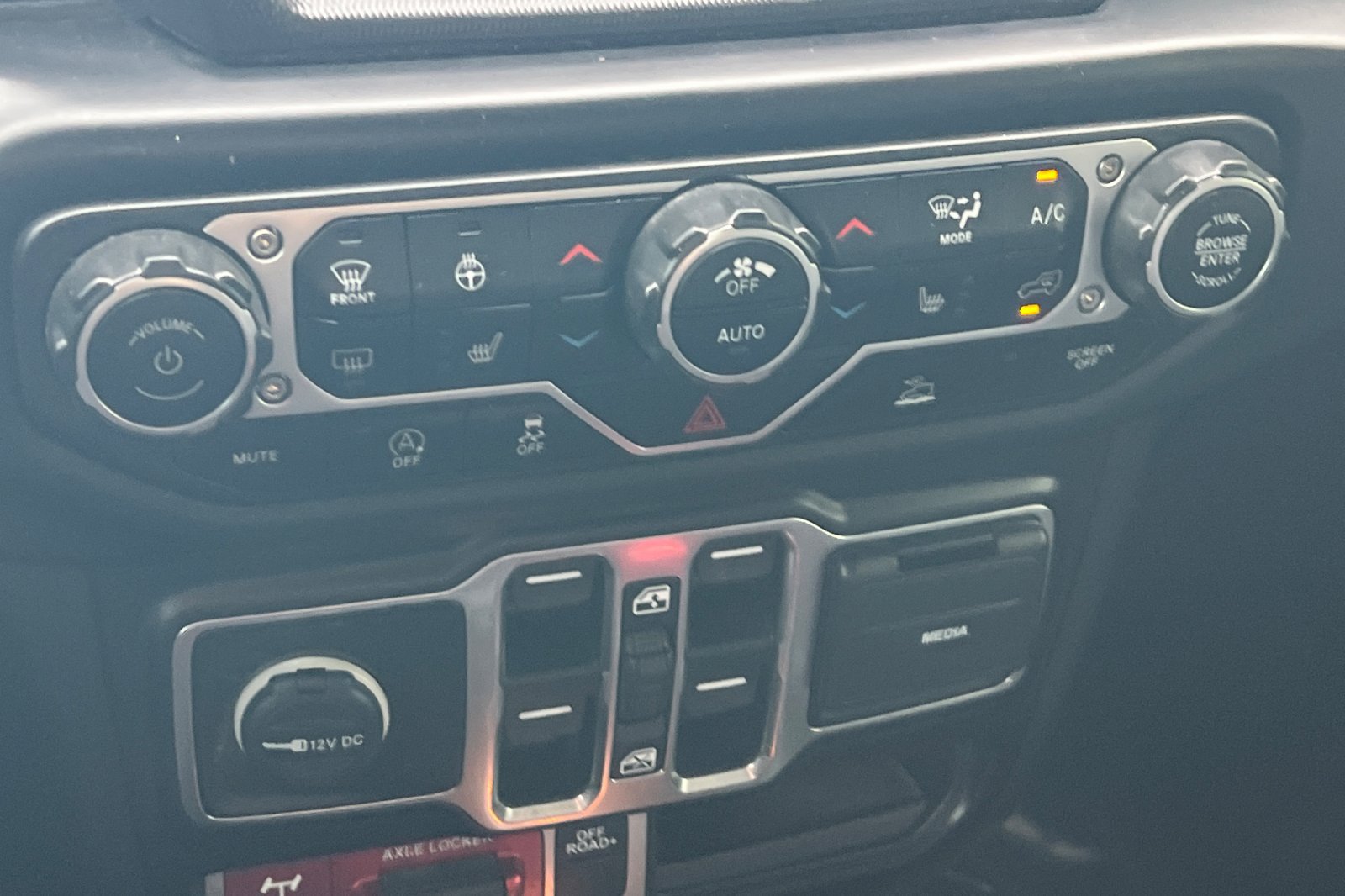 Used 2023 Jeep Gladiator Mojave w/ Cold Weather Group AWD/4WD image 23