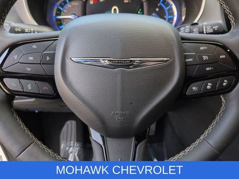 Used 2024 Chrysler Pacifica Limited FWD image 11