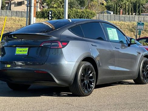 Used 2021 Tesla Model Y Long Range image 5