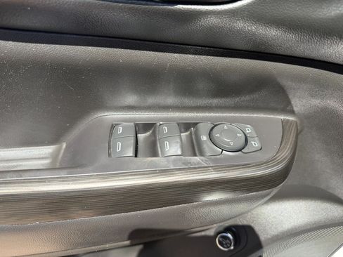 Used 2018 GMC Acadia SLT AWD/4WD image 25