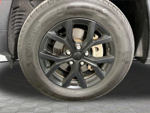 Used 2024 Jeep Grand Cherokee Altitude AWD/4WD image 28