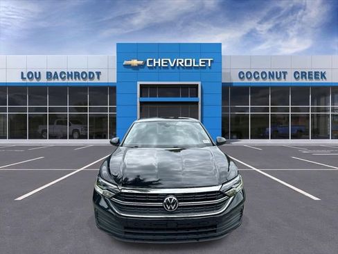 Used 2024 Volkswagen Jetta SE FWD image 3