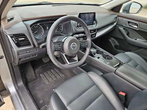 Used 2021 Nissan Rogue SV w/ Premium Package image 10